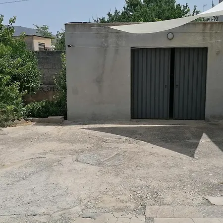 Maranzano Vacanze Casa Con Giardino Holiday home *
